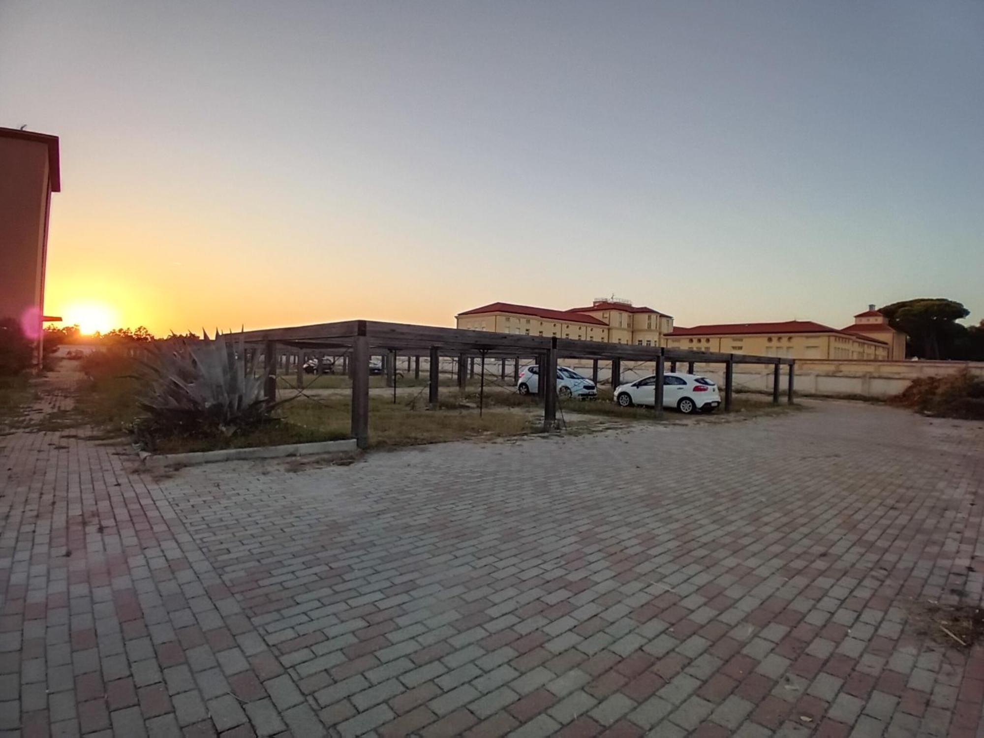 Ferienwohnung Accesso Diretto Sul Mare Maredilucecala Calambrone Exterior foto