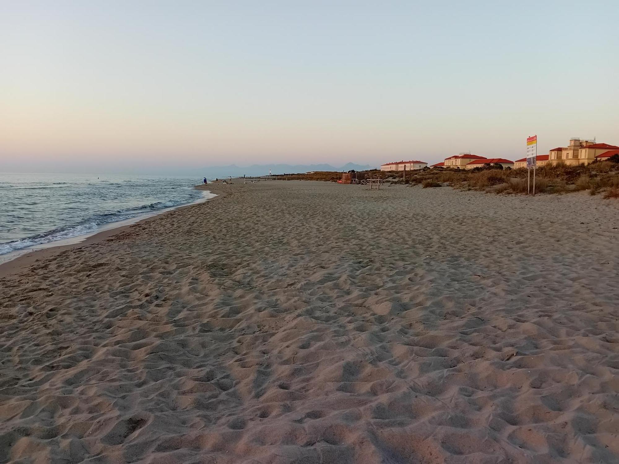 Ferienwohnung Accesso Diretto Sul Mare Maredilucecala Calambrone Exterior foto